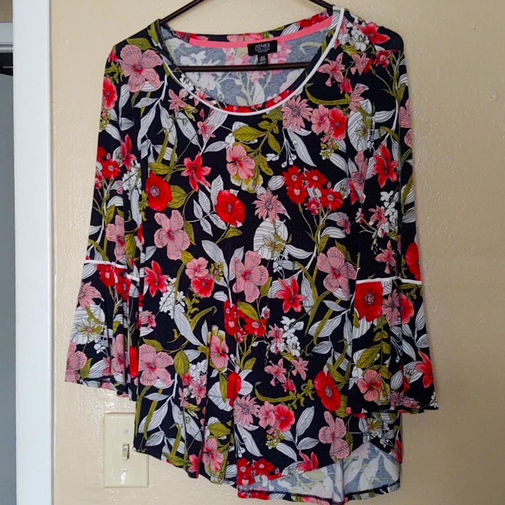 Floral Bell sleeve top